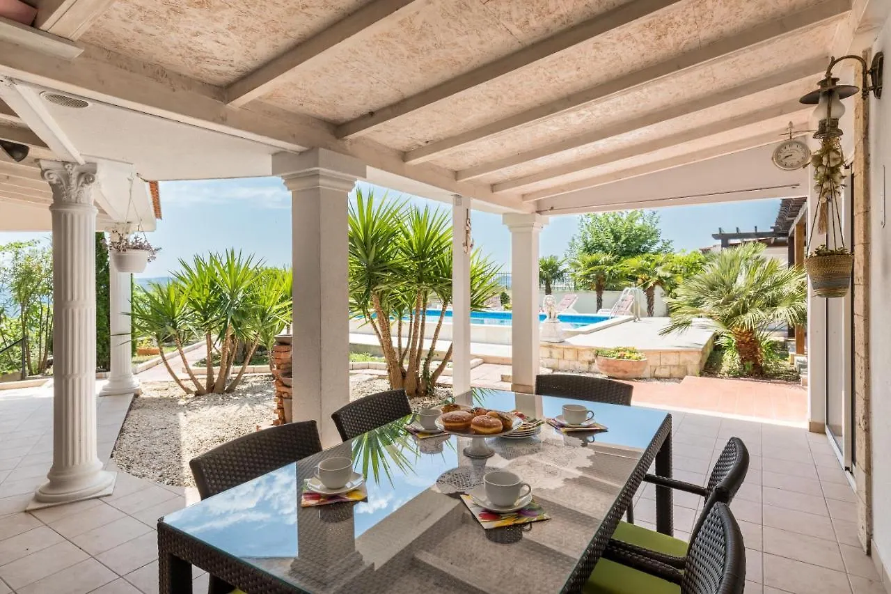 Holiday Home Split