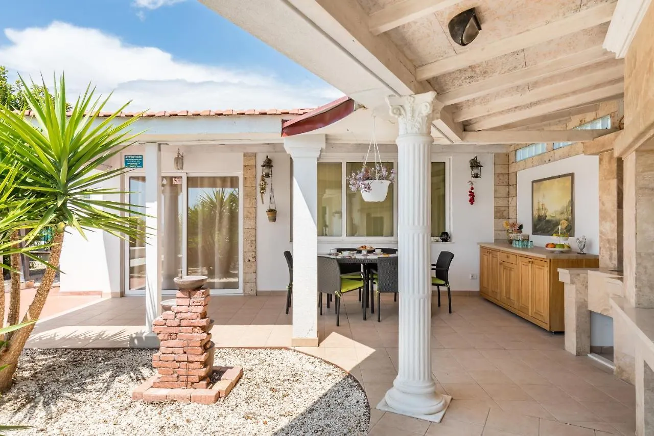 Holiday Home Split